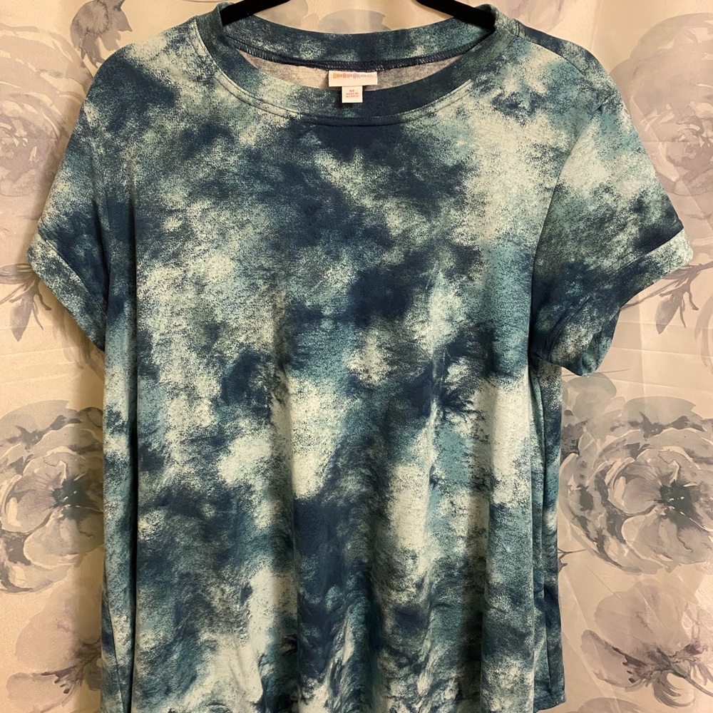 LuLaRoe Erika size medium